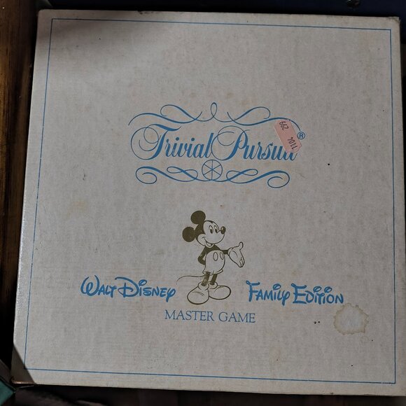 Vintage Walt Disney Family Edition Trivial Pursuit - Complete Game! - Picture 1 of 2